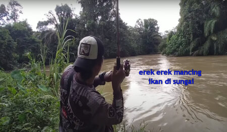 erek erek mancing ikan di sungai
