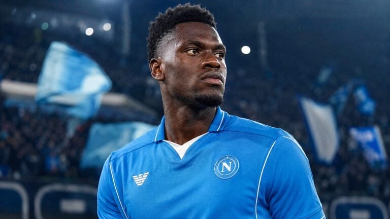 Benoit Badiashile selangkah lagi bergabung dengan Napoli setelah tercapai kesepakatan pinjaman dengan Chelsea plus opsi pembelian 27 juta euro.