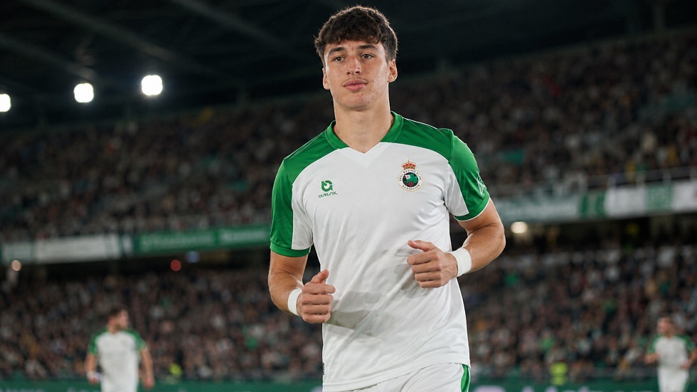 Jorge Salinas menjadi opsi menarik Manchester United untuk bek kiri.